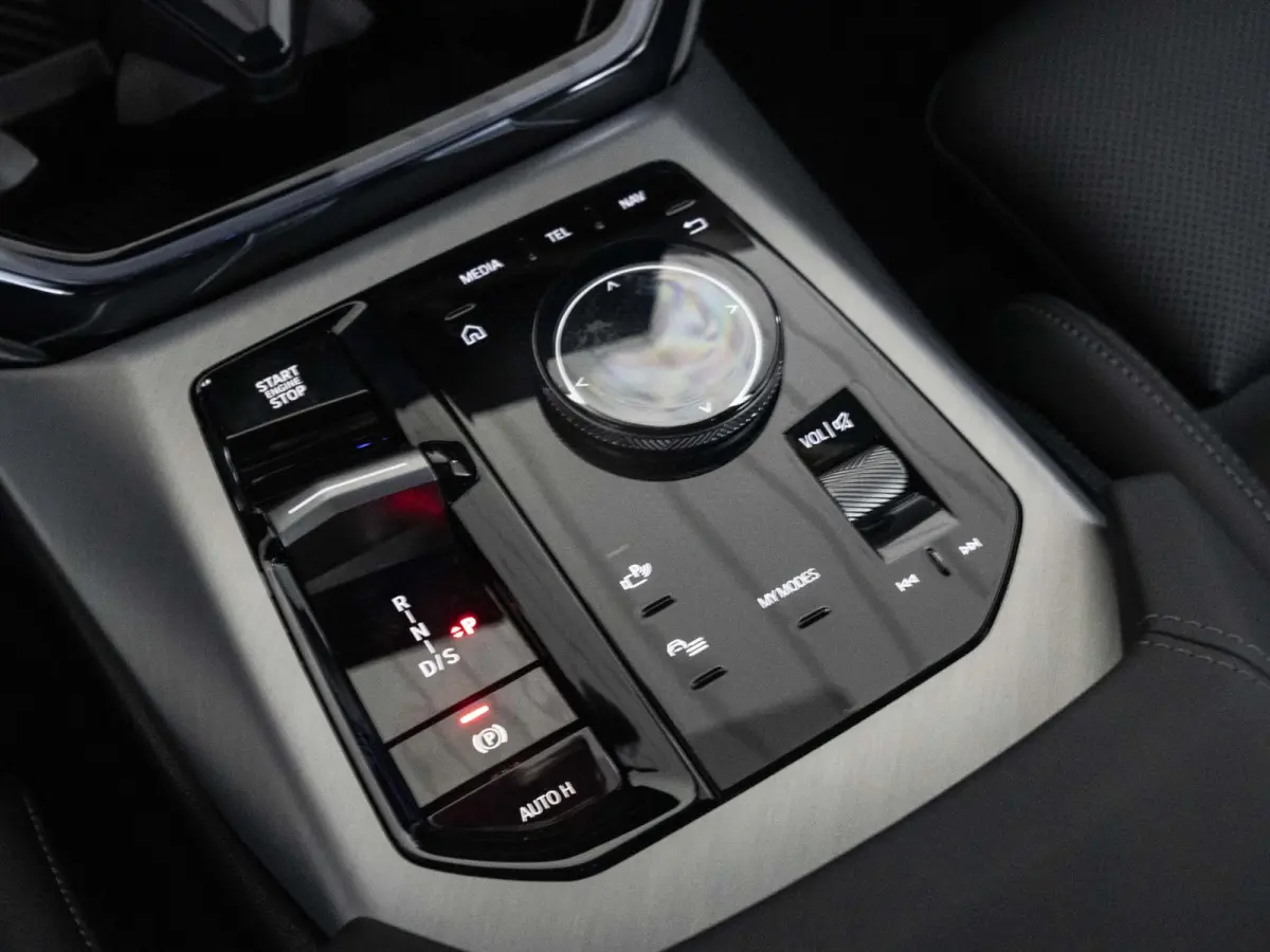 30e xDrive | M Sportpakket | Comfort Access | 19 inch | Driving Assistant Plus | Harman Kardon | Adaptieve LED Koplampen | Trekhaak
