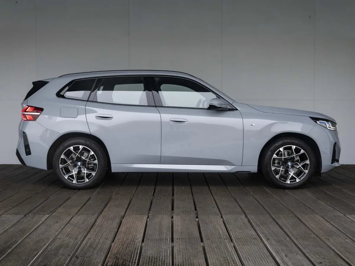 30e xDrive | M Sportpakket | Comfort Access | 19 inch | Driving Assistant Plus | Harman Kardon | Adaptieve LED Koplampen | Trekhaak