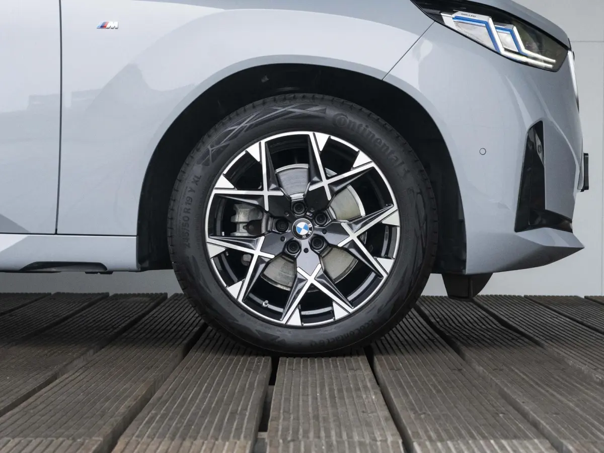 30e xDrive | M Sportpakket | Comfort Access | 19 inch | Driving Assistant Plus | Harman Kardon | Adaptieve LED Koplampen | Trekhaak