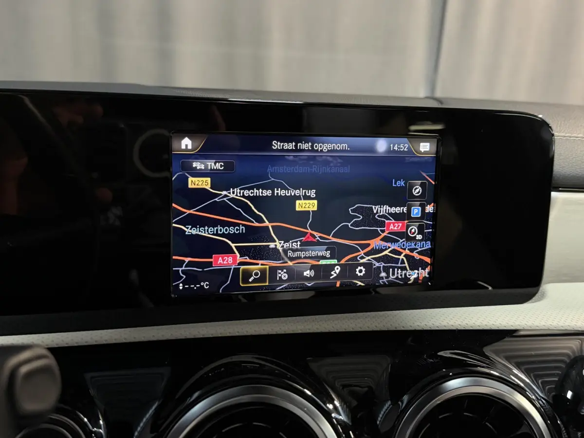 250 e Luxury Line 18"/Panoramadak/Leder/Stoel + stuurverwarming/Burmester/Elektrische klep/Keyless/PDC v+a/Apple Carplay & Android Auto