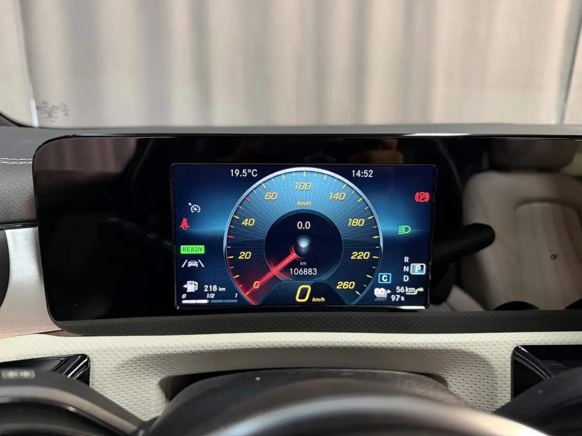 250 e Luxury Line 18"/Panoramadak/Leder/Stoel + stuurverwarming/Burmester/Elektrische klep/Keyless/PDC v+a/Apple Carplay & Android Auto