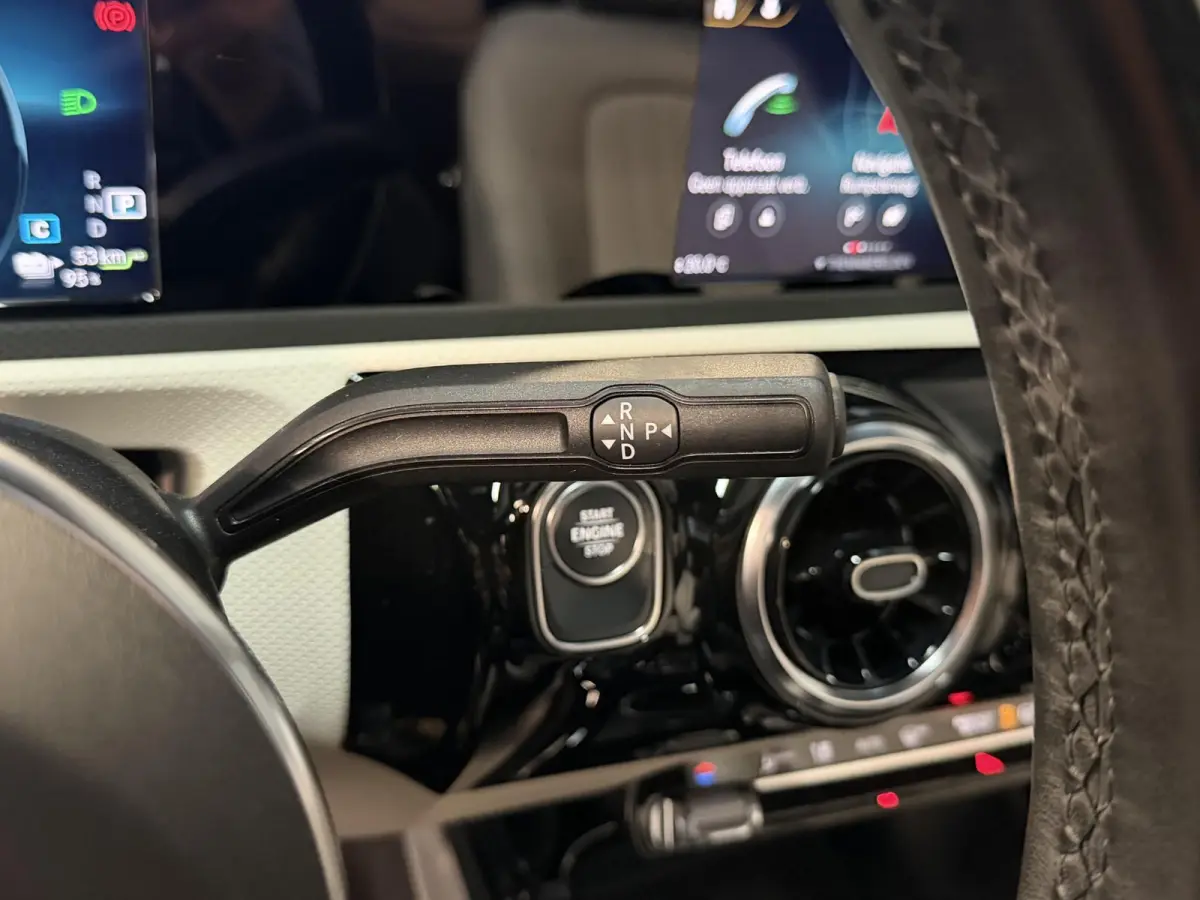 250 e Luxury Line 18"/Panoramadak/Leder/Stoel + stuurverwarming/Burmester/Elektrische klep/Keyless/PDC v+a/Apple Carplay & Android Auto