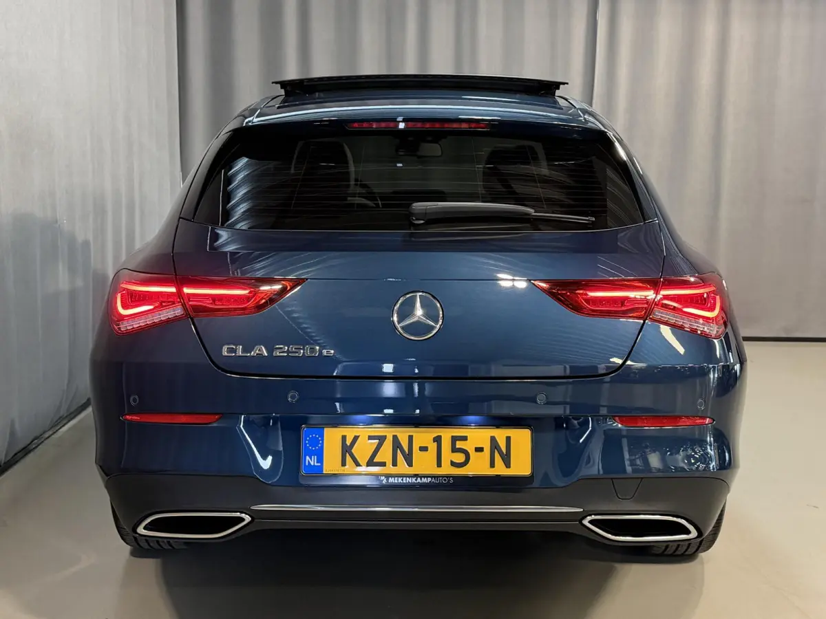250 e Luxury Line 18"/Panoramadak/Leder/Stoel + stuurverwarming/Burmester/Elektrische klep/Keyless/PDC v+a/Apple Carplay & Android Auto