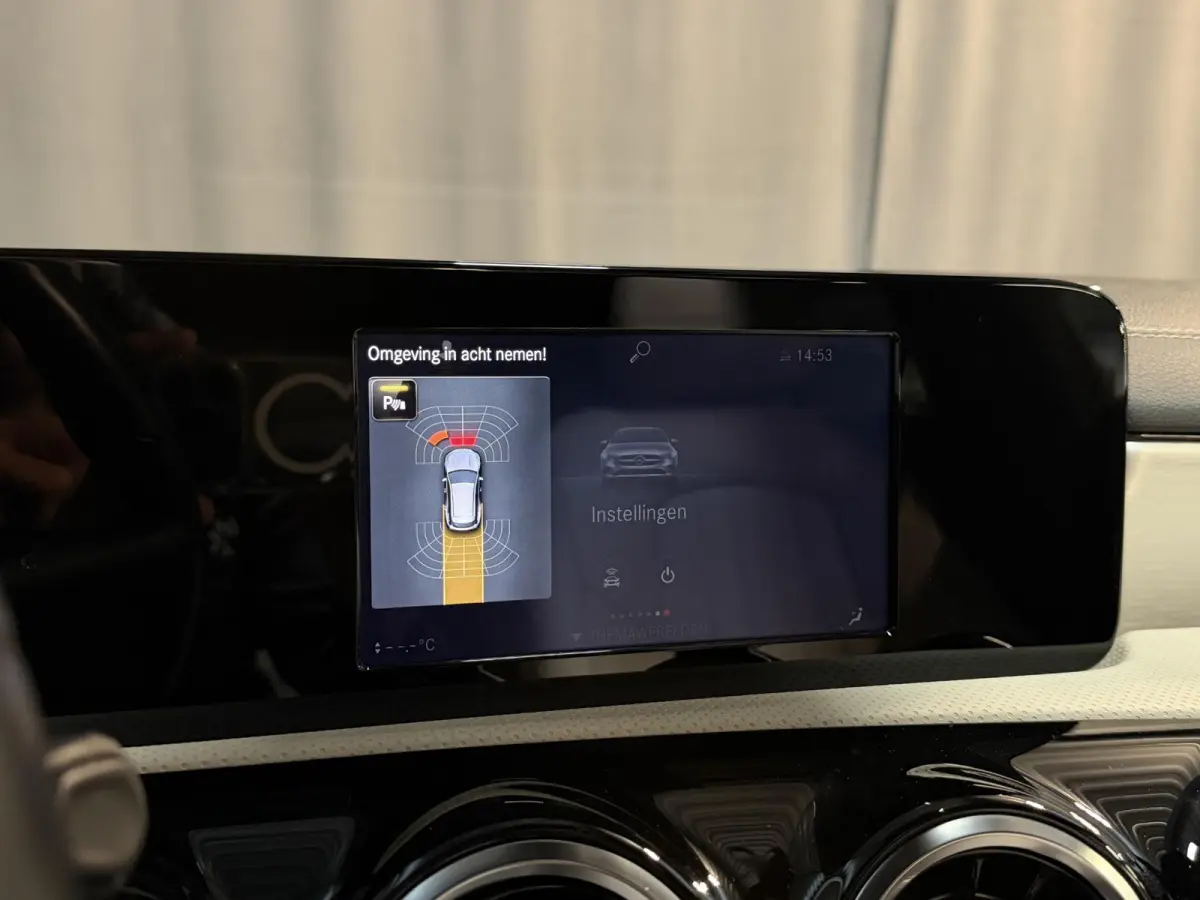 250 e Luxury Line 18"/Panoramadak/Leder/Stoel + stuurverwarming/Burmester/Elektrische klep/Keyless/PDC v+a/Apple Carplay & Android Auto