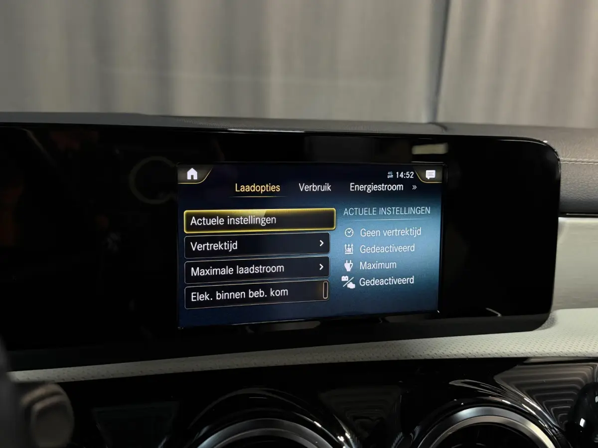 250 e Luxury Line 18"/Panoramadak/Leder/Stoel + stuurverwarming/Burmester/Elektrische klep/Keyless/PDC v+a/Apple Carplay & Android Auto
