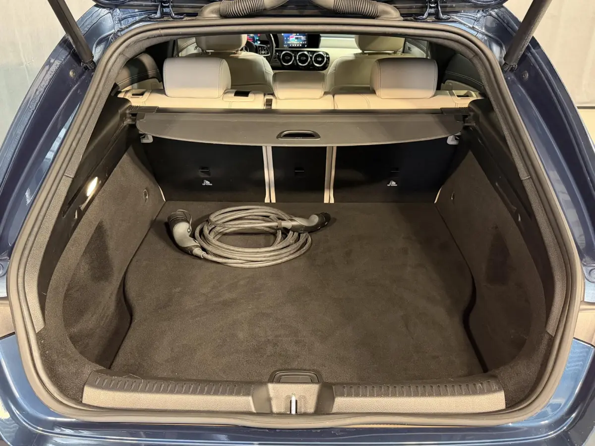 250 e Luxury Line 18"/Panoramadak/Leder/Stoel + stuurverwarming/Burmester/Elektrische klep/Keyless/PDC v+a/Apple Carplay & Android Auto