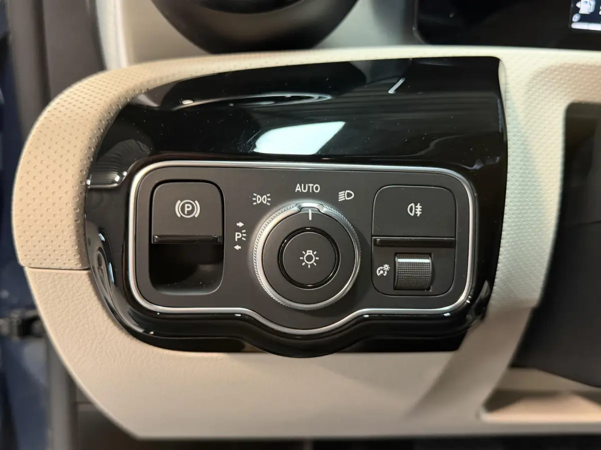 250 e Luxury Line 18"/Panoramadak/Leder/Stoel + stuurverwarming/Burmester/Elektrische klep/Keyless/PDC v+a/Apple Carplay & Android Auto
