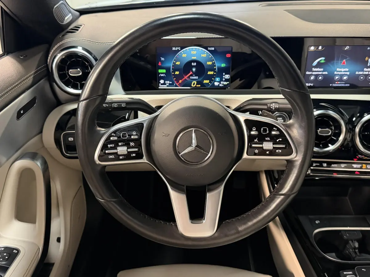 250 e Luxury Line 18"/Panoramadak/Leder/Stoel + stuurverwarming/Burmester/Elektrische klep/Keyless/PDC v+a/Apple Carplay & Android Auto