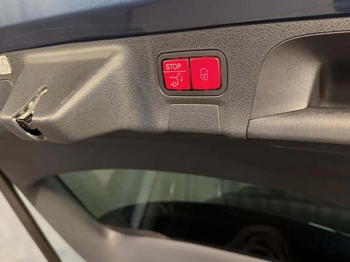 250 e Luxury Line 18"/Panoramadak/Leder/Stoel + stuurverwarming/Burmester/Elektrische klep/Keyless/PDC v+a/Apple Carplay & Android Auto