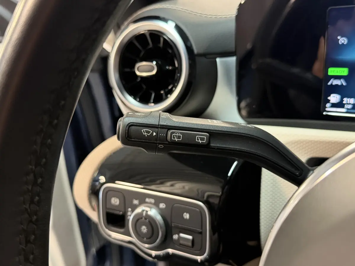250 e Luxury Line 18"/Panoramadak/Leder/Stoel + stuurverwarming/Burmester/Elektrische klep/Keyless/PDC v+a/Apple Carplay & Android Auto