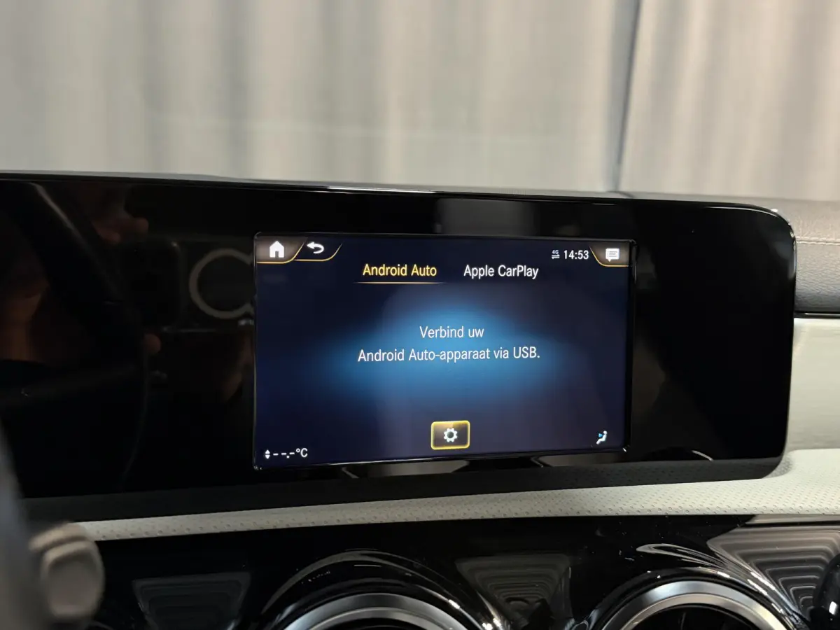 250 e Luxury Line 18"/Panoramadak/Leder/Stoel + stuurverwarming/Burmester/Elektrische klep/Keyless/PDC v+a/Apple Carplay & Android Auto
