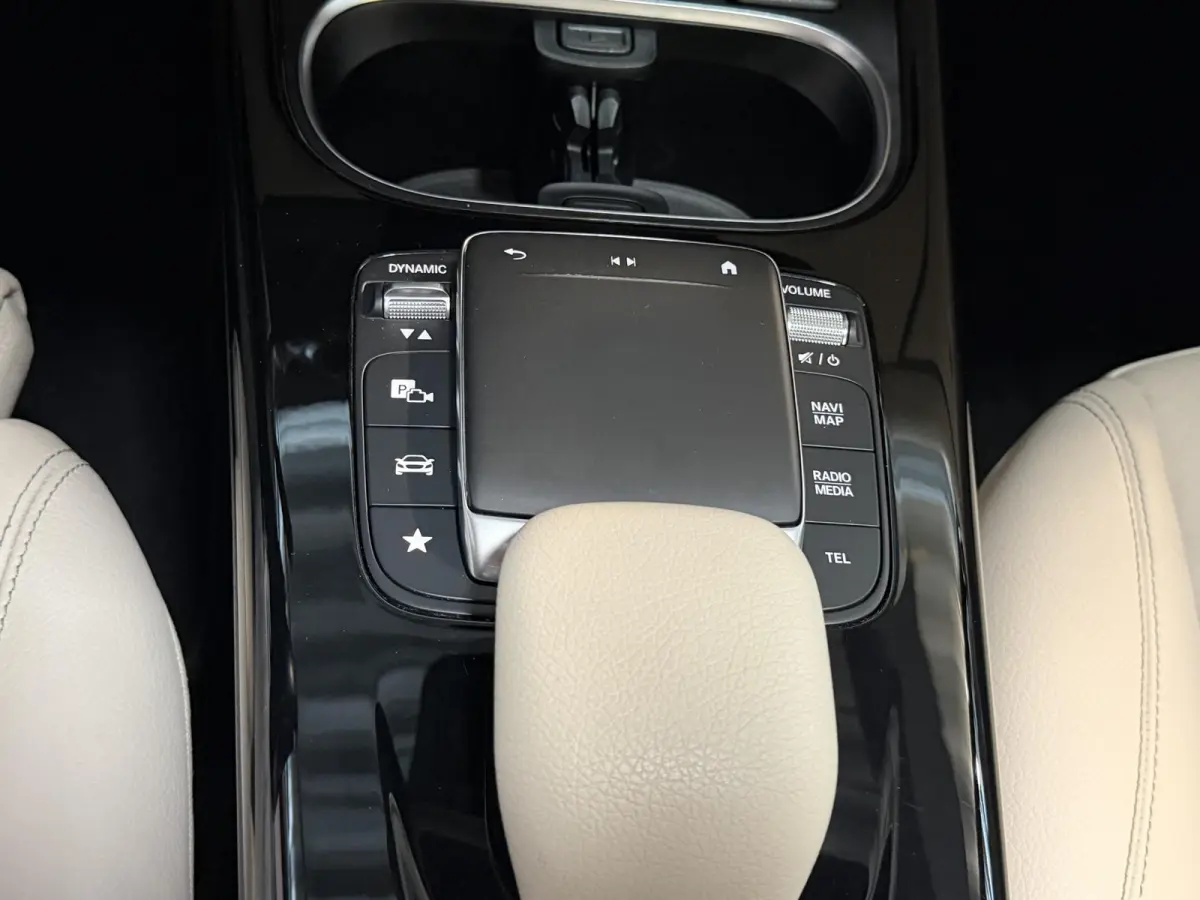 250 e Luxury Line 18"/Panoramadak/Leder/Stoel + stuurverwarming/Burmester/Elektrische klep/Keyless/PDC v+a/Apple Carplay & Android Auto