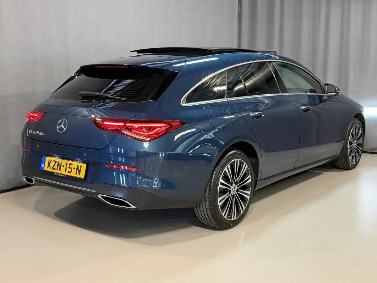 250 e Luxury Line 18"/Panoramadak/Leder/Stoel + stuurverwarming/Burmester/Elektrische klep/Keyless/PDC v+a/Apple Carplay & Android Auto
