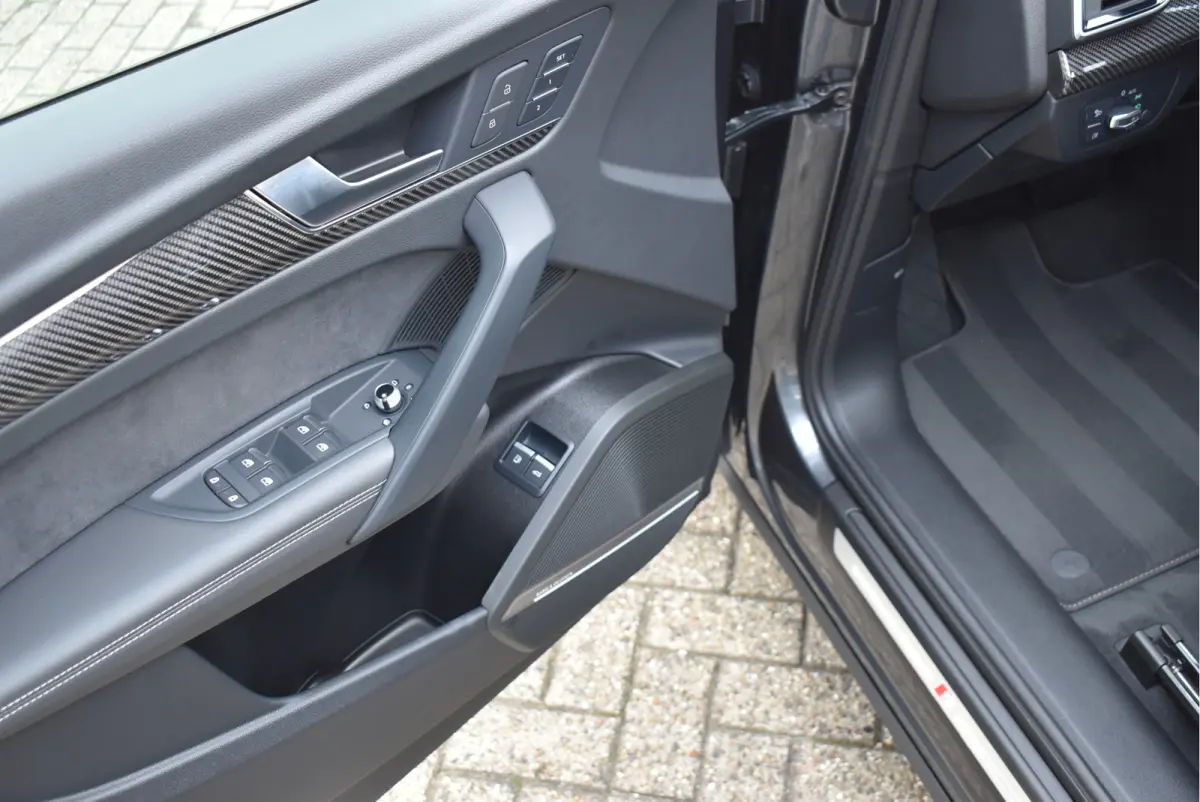 50 TFSI e S-Line 299 Pk Competition Pano Lucht Carbon Keyless Trekhaak Oled Matrix 21 Inch