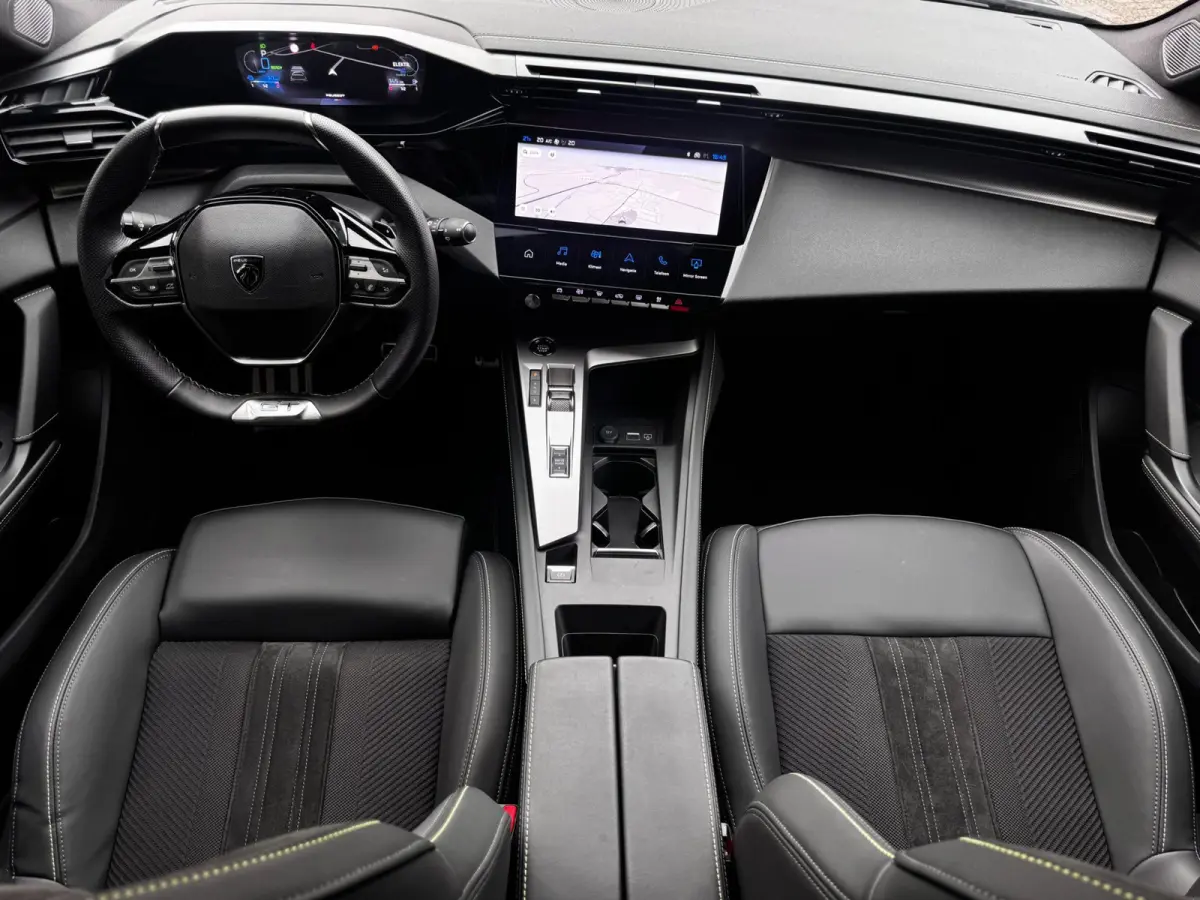 1.6 Plug-in Hybrid 180 GT | 100% SOH | Alcantara + Memory | Winter Pack | Camera | Adaptive Cruise