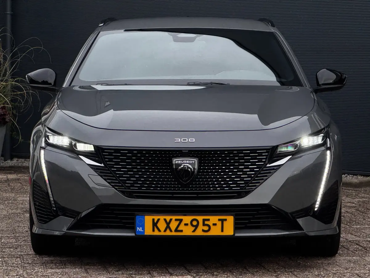 1.6 Plug-in Hybrid 180 GT | 100% SOH | Alcantara + Memory | Winter Pack | Camera | Adaptive Cruise