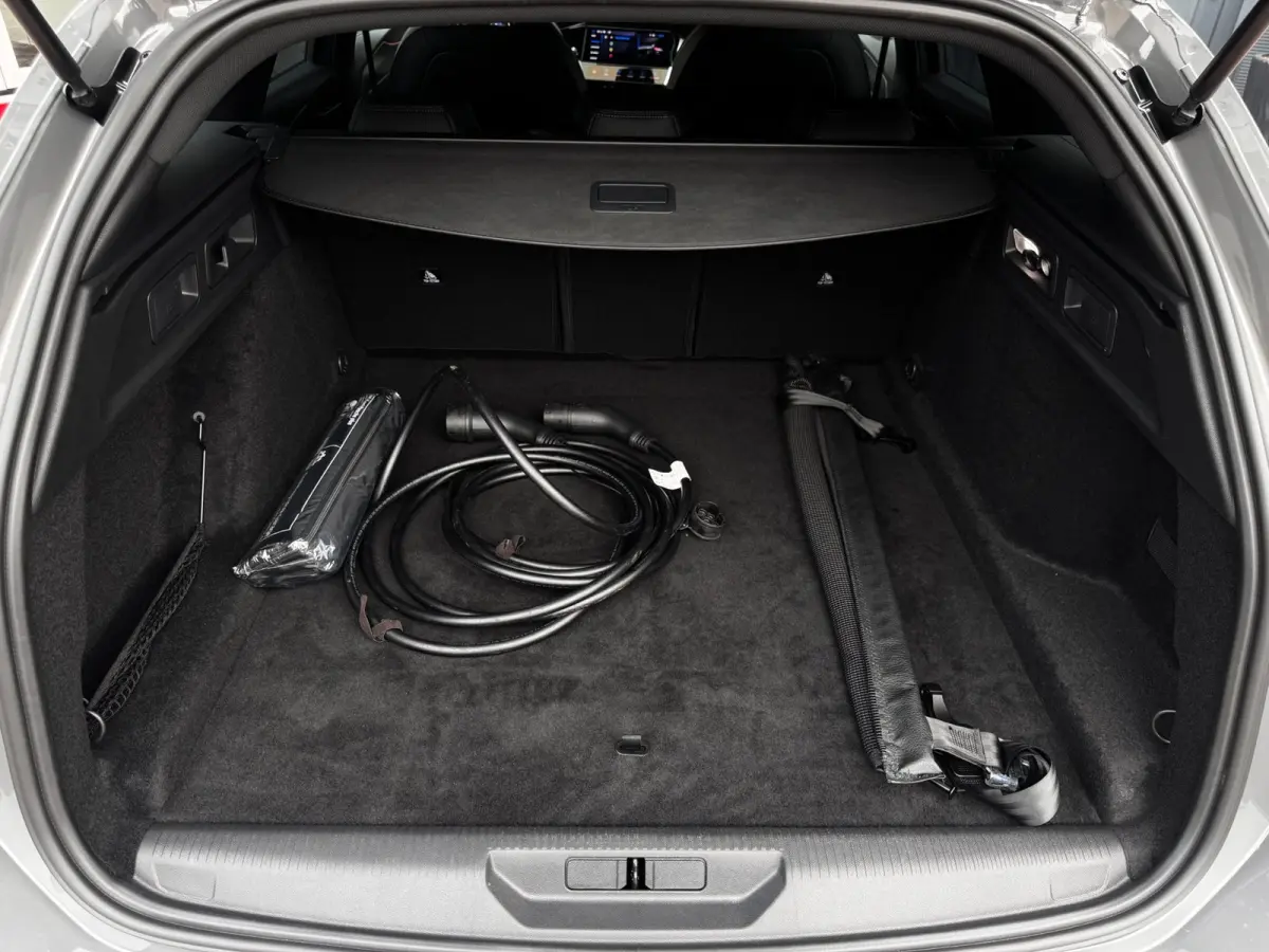1.6 Plug-in Hybrid 180 GT | 100% SOH | Alcantara + Memory | Winter Pack | Camera | Adaptive Cruise