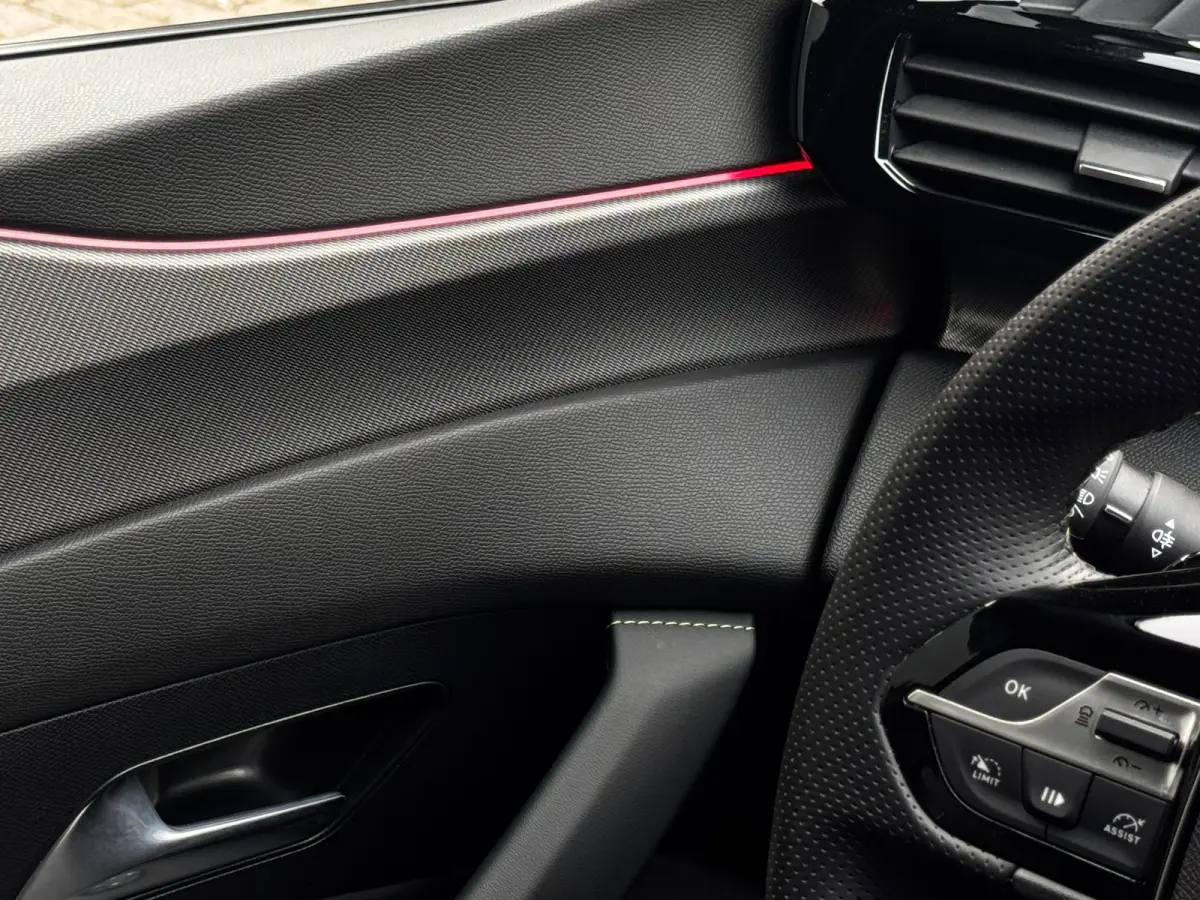 1.6 Plug-in Hybrid 180 GT | 100% SOH | Alcantara + Memory | Winter Pack | Camera | Adaptive Cruise