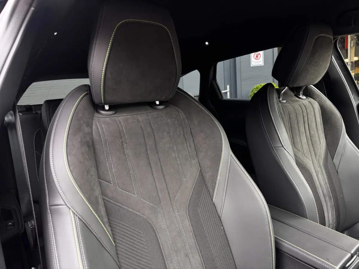 1.6 Plug-in Hybrid 180 GT | 100% SOH | Alcantara + Memory | Winter Pack | Camera | Adaptive Cruise