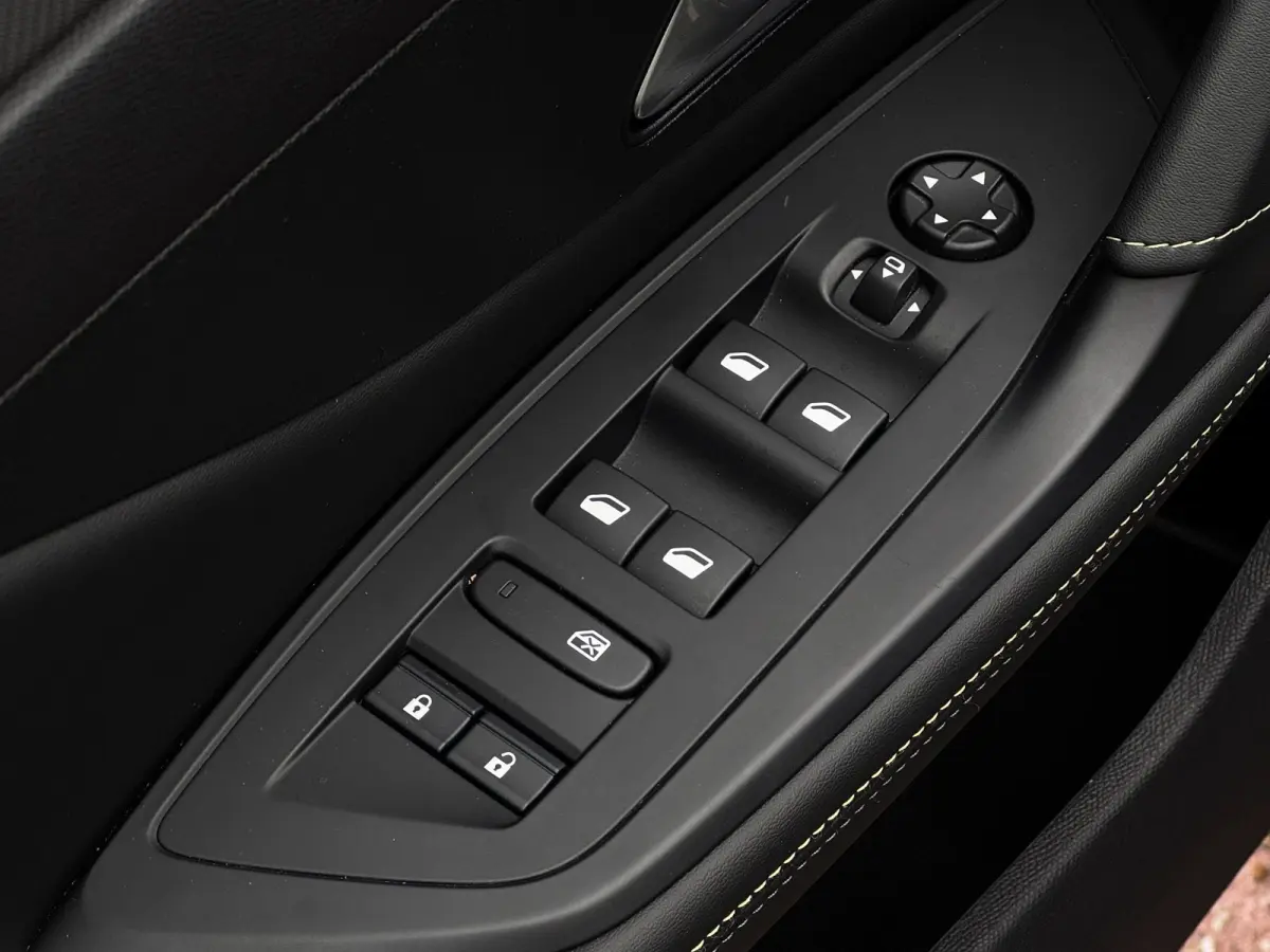 1.6 Plug-in Hybrid 180 GT | 100% SOH | Alcantara + Memory | Winter Pack | Camera | Adaptive Cruise
