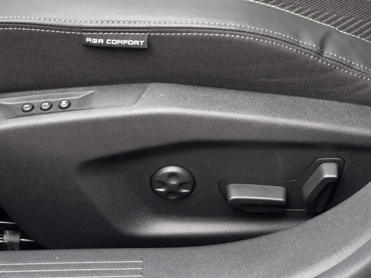 1.6 Plug-in Hybrid 180 GT | 100% SOH | Alcantara + Memory | Winter Pack | Camera | Adaptive Cruise