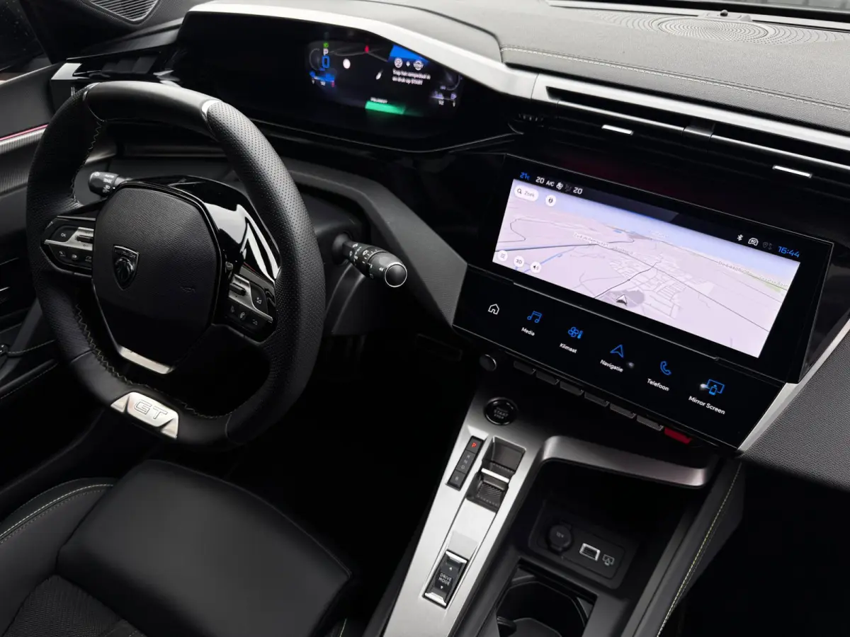 1.6 Plug-in Hybrid 180 GT | 100% SOH | Alcantara + Memory | Winter Pack | Camera | Adaptive Cruise