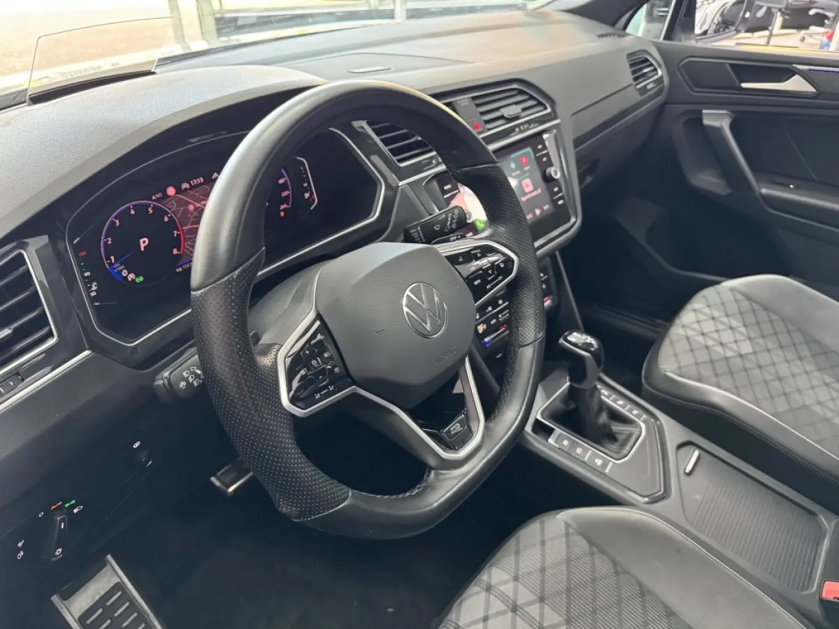 1.5 TSI R-Line PANO HUD LANE ACC
