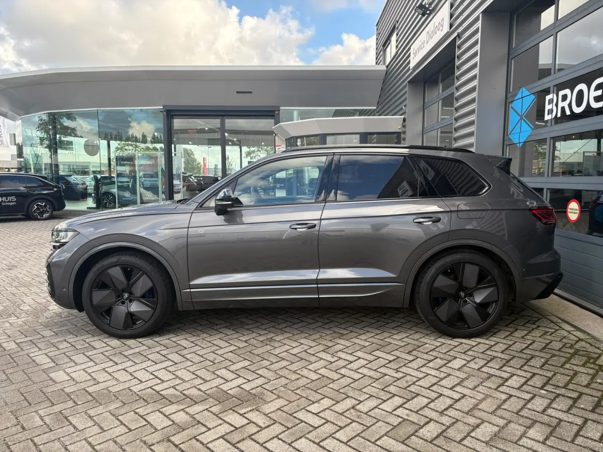 3.0 TSi eHybrid 4MOTION 462 pk R-line | Trekhaak elek. uitklapbaar | 21 inch LM-Velgen | Achteruitrijcamera |