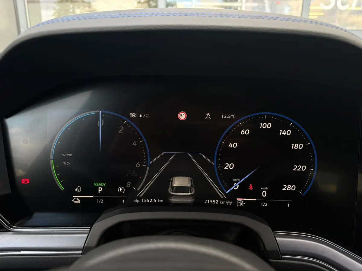 3.0 TSi eHybrid 4MOTION 462 pk R-line | Trekhaak elek. uitklapbaar | 21 inch LM-Velgen | Achteruitrijcamera |