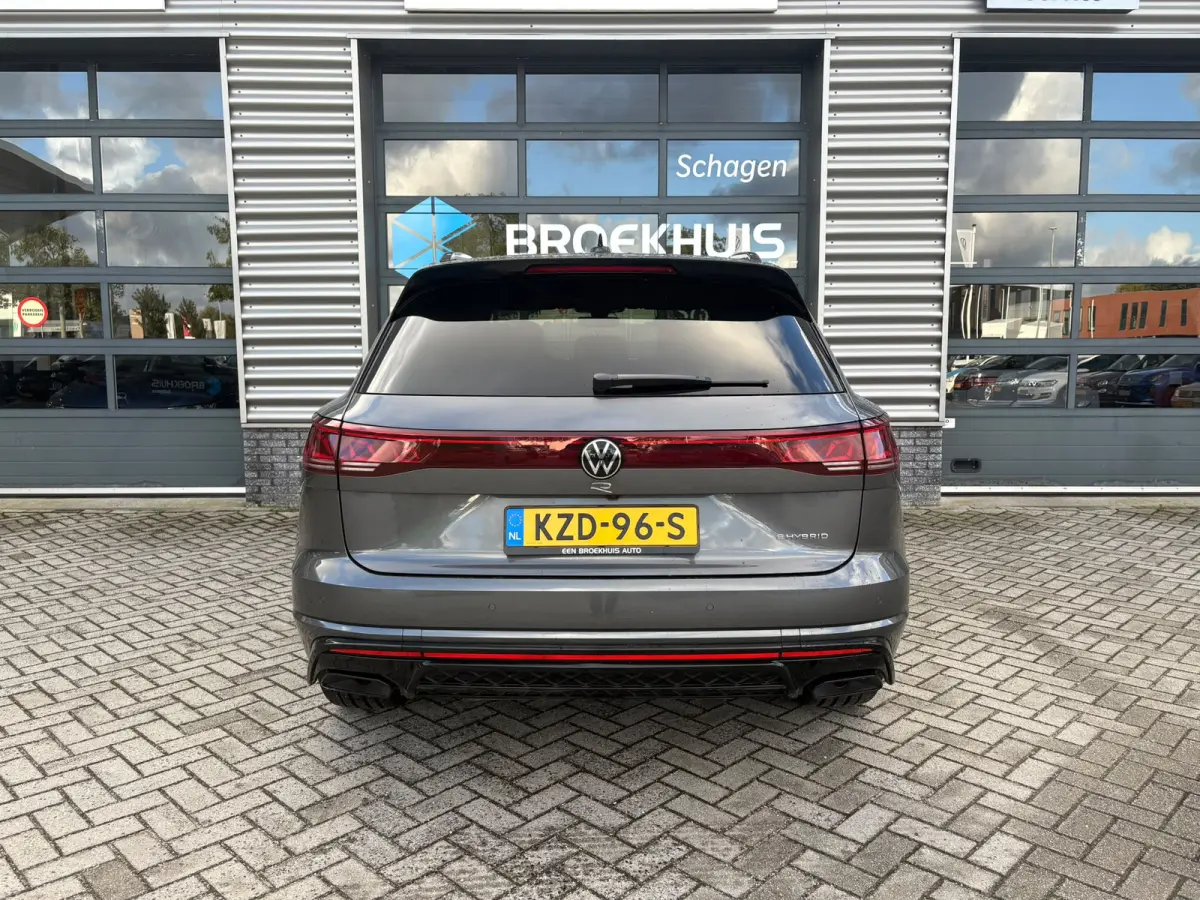 3.0 TSi eHybrid 4MOTION 462 pk R-line | Trekhaak elek. uitklapbaar | 21 inch LM-Velgen | Achteruitrijcamera |