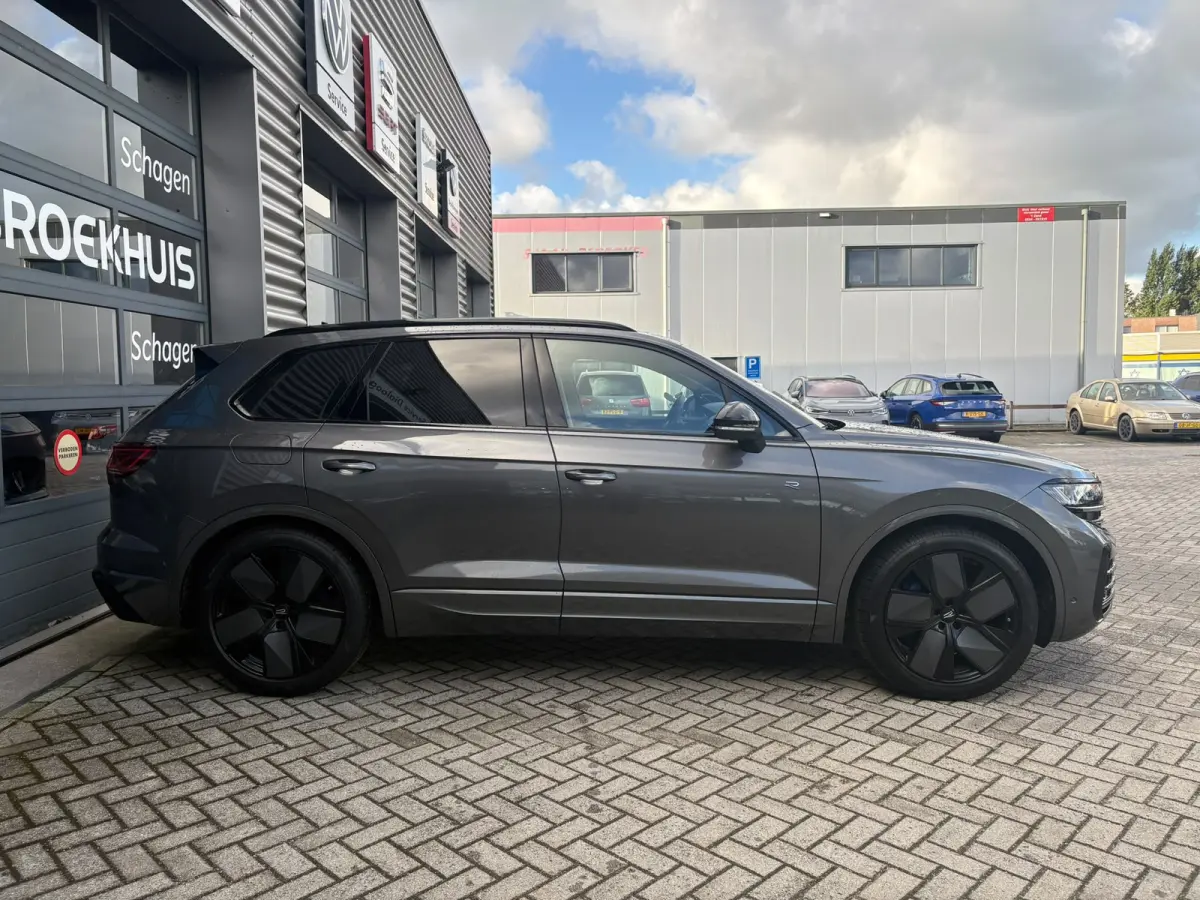 3.0 TSi eHybrid 4MOTION 462 pk R-line | Trekhaak elek. uitklapbaar | 21 inch LM-Velgen | Achteruitrijcamera |