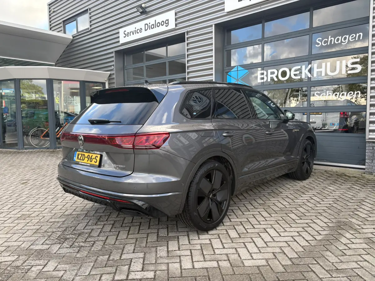 3.0 TSi eHybrid 4MOTION 462 pk R-line | Trekhaak elek. uitklapbaar | 21 inch LM-Velgen | Achteruitrijcamera |