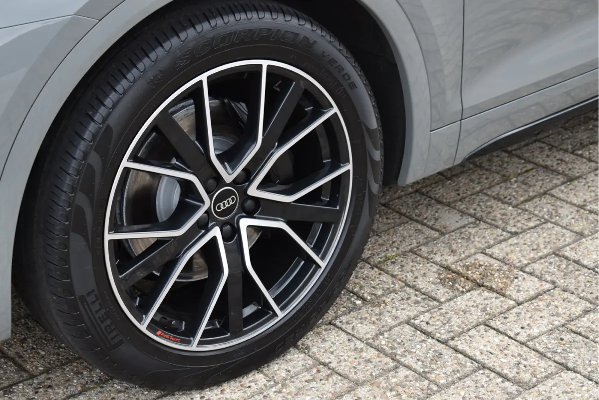 55 TFSI e S-Line 367 Pk Quantum Grey Exclusive Pano Luchtvering ACC Sfeer 20 Inch