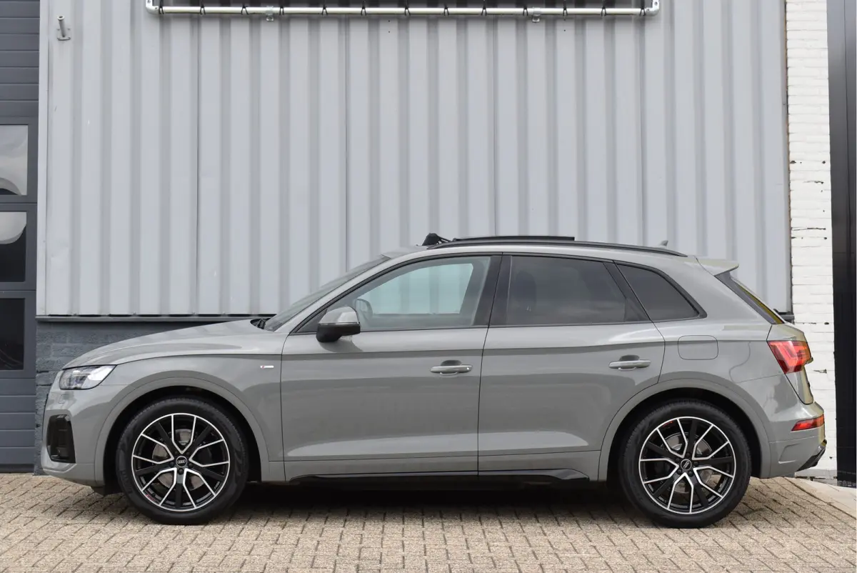 55 TFSI e S-Line 367 Pk Quantum Grey Exclusive Pano Luchtvering ACC Sfeer 20 Inch