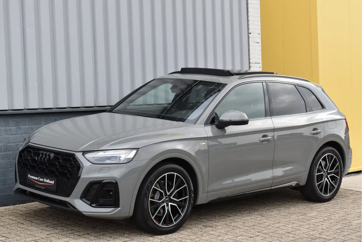 55 TFSI e S-Line 367 Pk Quantum Grey Exclusive Pano Luchtvering ACC Sfeer 20 Inch