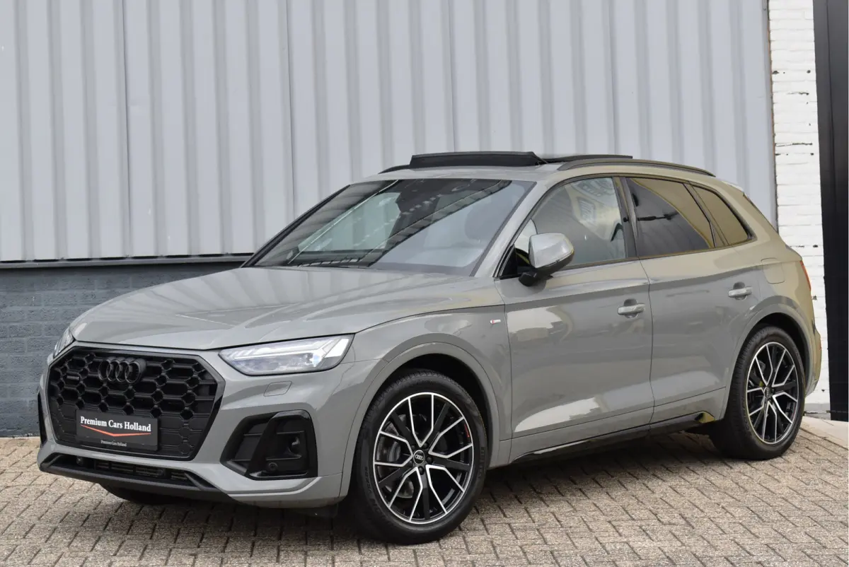 55 TFSI e S-Line 367 Pk Quantum Grey Exclusive Pano Luchtvering ACC Sfeer 20 Inch