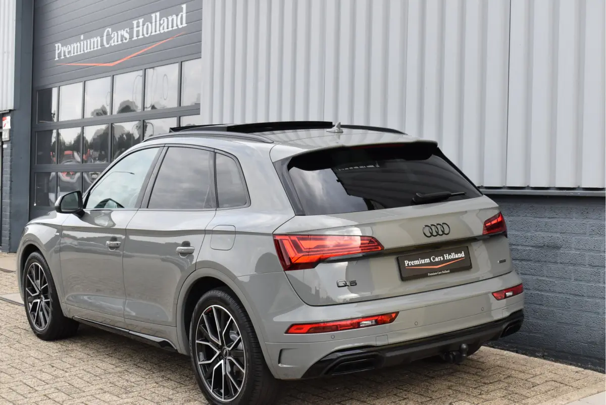 55 TFSI e S-Line 367 Pk Quantum Grey Exclusive Pano Luchtvering ACC Sfeer 20 Inch