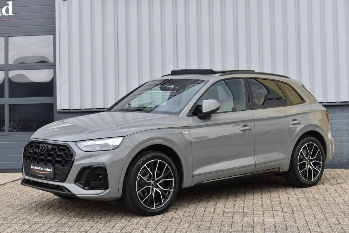 55 TFSI e S-Line 367 Pk Quantum Grey Exclusive Pano Luchtvering ACC Sfeer 20 Inch