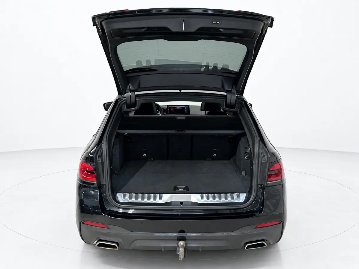530e xDrive M-Sport - Pano - Laser - Trekhaak - 360