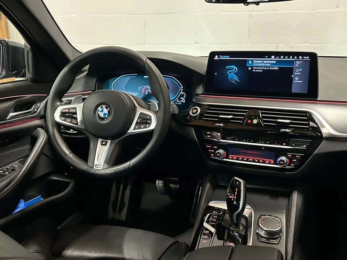 530e xDrive M-Sport - Pano - Laser - Trekhaak - 360