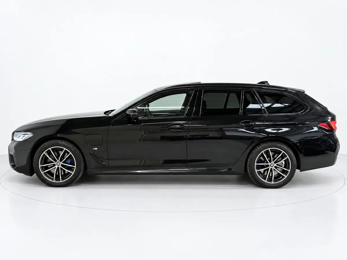 530e xDrive M-Sport - Pano - Laser - Trekhaak - 360