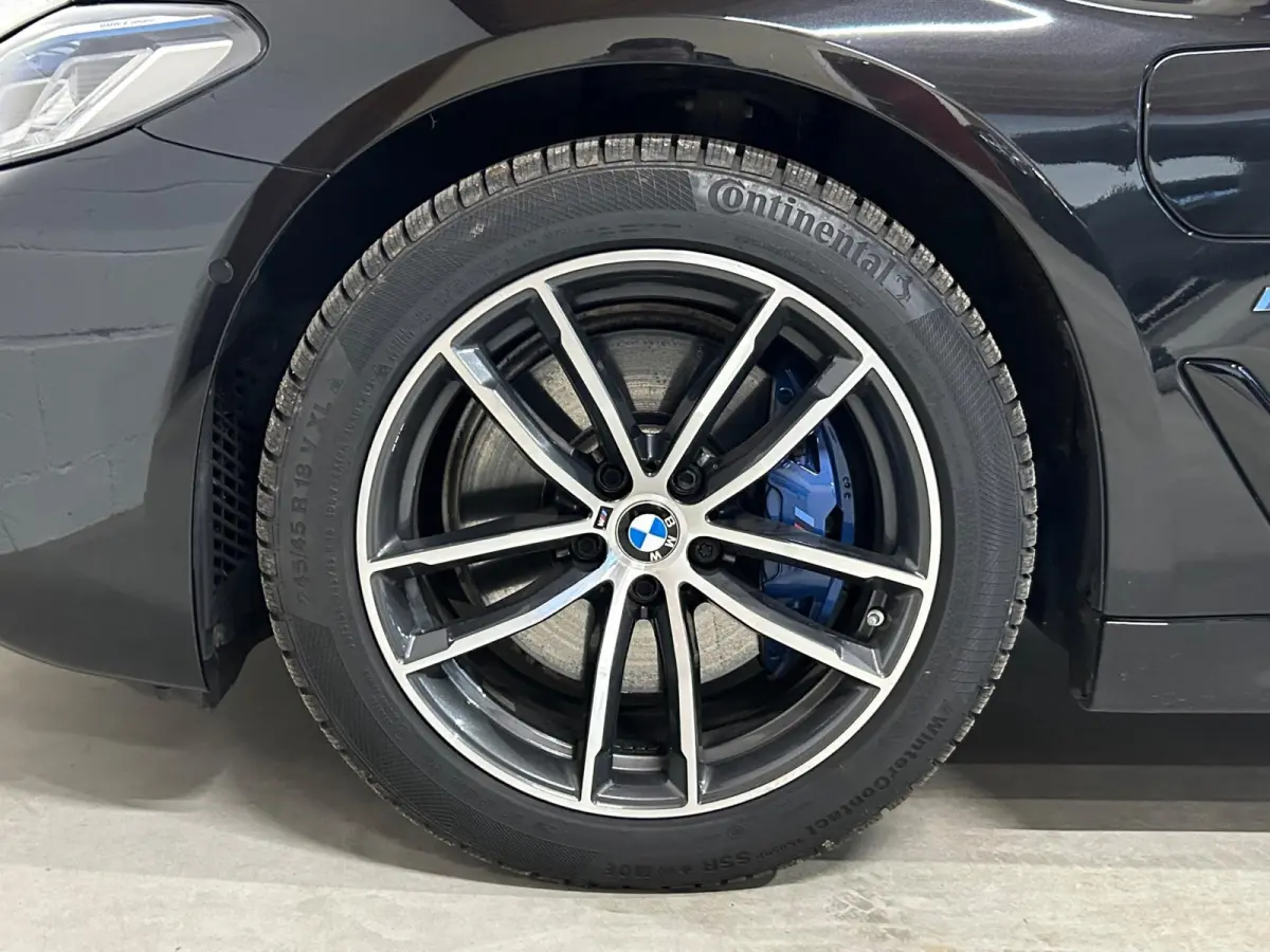 530e xDrive M-Sport - Pano - Laser - Trekhaak - 360