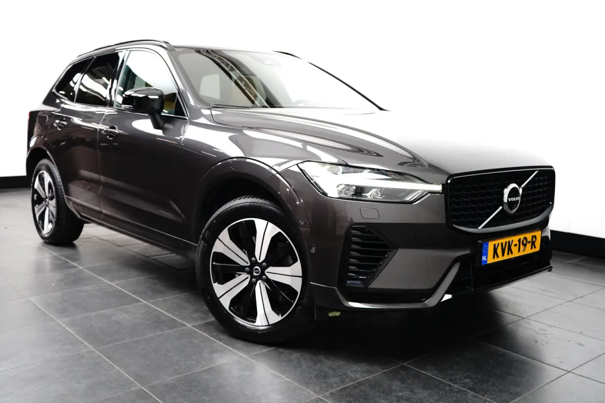 2.0 T6 Plug-in hybrid AWD Plus Dark | Trekhaak | Massage/ventilatie | 360 Camera | Pano | BLIS