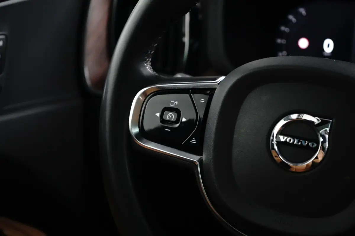 2.0 T6 Plug-in hybrid AWD Plus Dark | Trekhaak | Massage/ventilatie | 360 Camera | Pano | BLIS