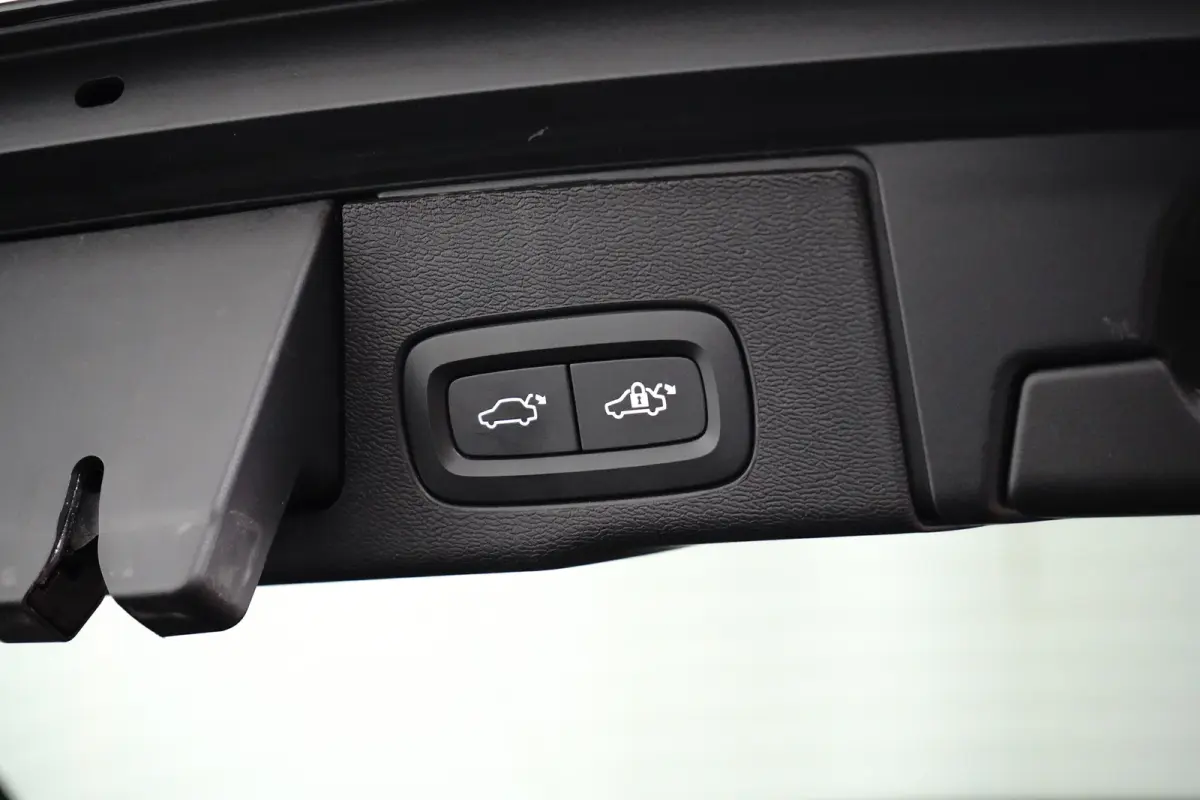 2.0 T6 Plug-in hybrid AWD Plus Dark | Trekhaak | Massage/ventilatie | 360 Camera | Pano | BLIS