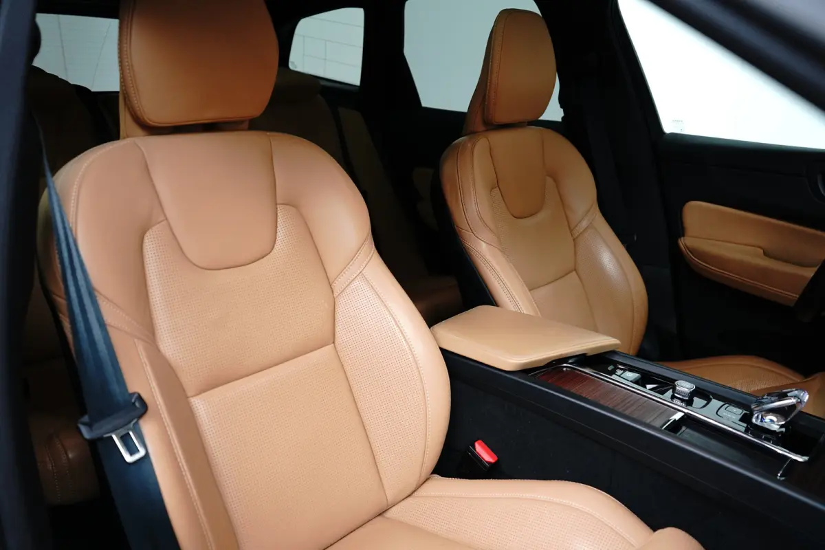 2.0 T6 Plug-in hybrid AWD Plus Dark | Trekhaak | Massage/ventilatie | 360 Camera | Pano | BLIS