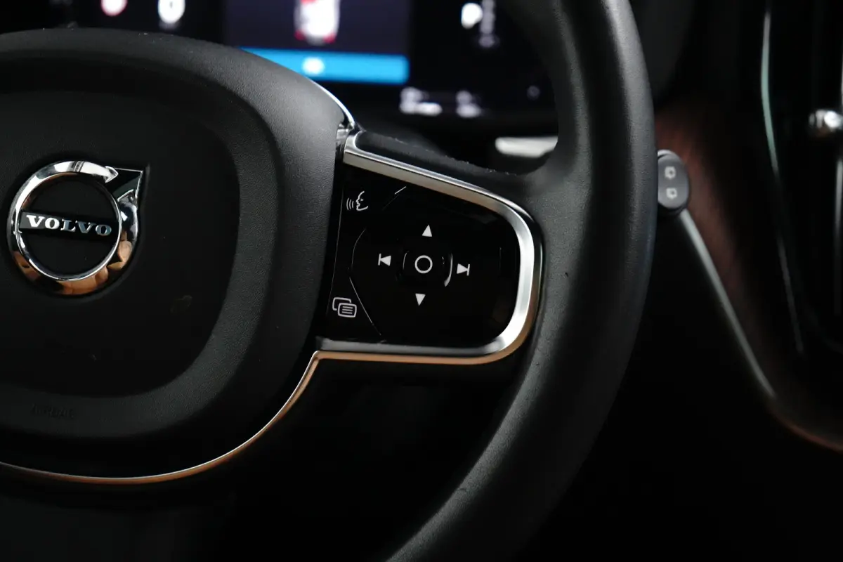 2.0 T6 Plug-in hybrid AWD Plus Dark | Trekhaak | Massage/ventilatie | 360 Camera | Pano | BLIS