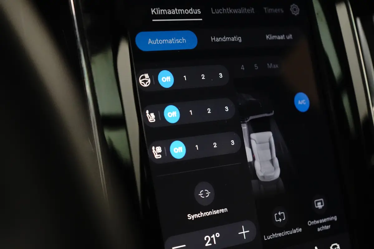 2.0 T6 Plug-in hybrid AWD Plus Dark | Trekhaak | Massage/ventilatie | 360 Camera | Pano | BLIS