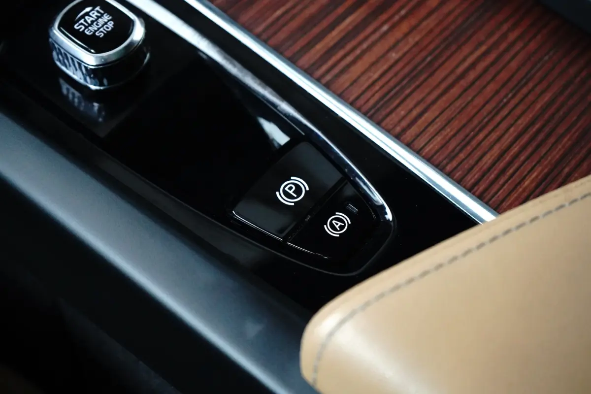 2.0 T6 Plug-in hybrid AWD Plus Dark | Trekhaak | Massage/ventilatie | 360 Camera | Pano | BLIS