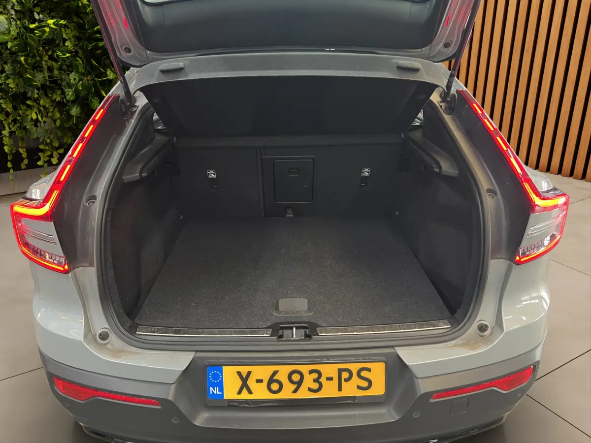 Single Motor Extended Range Core 82 kWh | SOH 95% | Panoramadak | Stuur/stoelverwarming | 19" Velgen